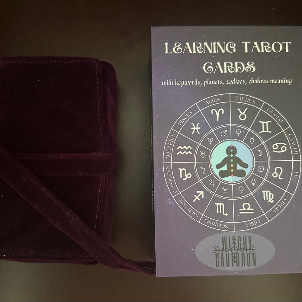 Learning Tarot Cards with Velvet Pouch